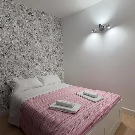 Modern Urban Escape Апартаменты *